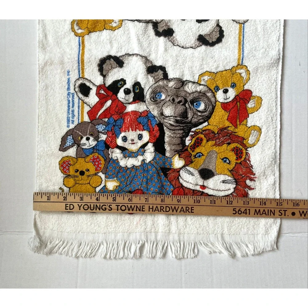 Vintage 1982 ET I'll Be Right Here hidden with plushes towel vibrant! Universal